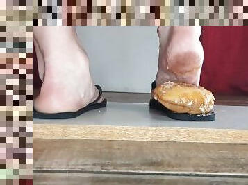 CRUSH A CAKE , FOOD CRUSH WITH FEET