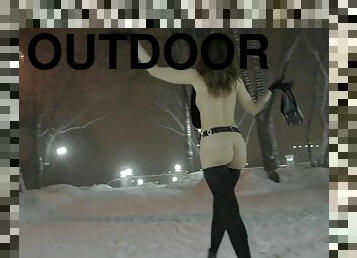 Jeny Smith In Naked In Snow Fall Walking Through The City