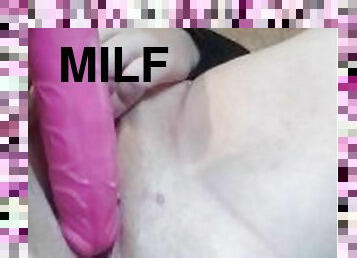 masturbácia, orgazmus, striekanie-squirt, amatérske, milfka, hračky, nadržané, sólo