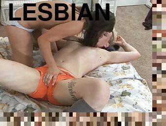 חתיכות, לסבית-lesbian