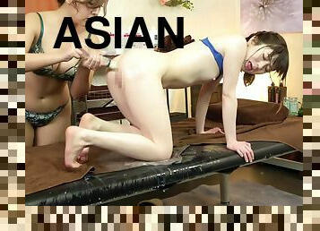 asiatiche, culi, vibratori-fissabili-al-corpo, ragazze-giovani, lesbiche, giocattoli, giapponesi, massaggi, ragazzacce