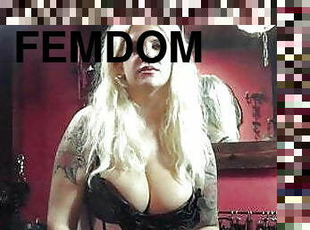 gros-nichons, milf, blonde, fumer, domination, femme-dominatrice