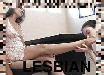 лесбіянка-lesbian, бдсм, рабиня, ступні, пані, приниження, домінування, жінка-домінантка