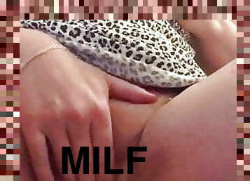 Ellie, sexy UK MILF Slut
