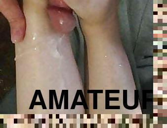 vieux, amateur, ejaculation-sur-le-corps, pieds, 18ans, américaine, plus-agée, fétiche, branlette-avec-les-pieds, brunette