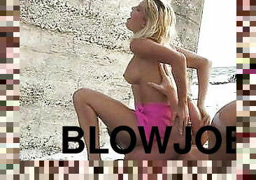 levrette, en-plein-air, fellation, ejaculation-sur-le-corps, plage, trio, blonde, brunette