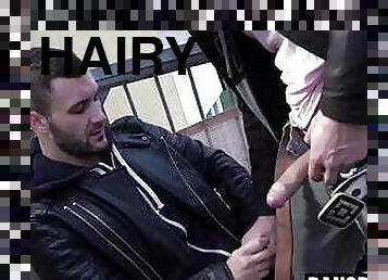 Stunning bearded jock loves sucking a big hairy cock outdoor