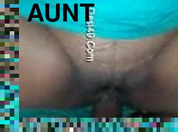 Aunty handjob, stretch marks