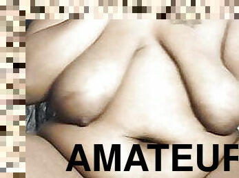 gros-nichons, clito, poilue, chatte-pussy, amateur, belle-femme-ronde, naturel, américaine, fumer, africaine