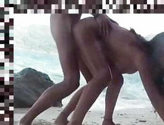 posisi-seks-doggy-style, orang-telanjang, tua, kurus, ibu, pantai, 18-tahun, ibu-mother, lebih-tua, brutal