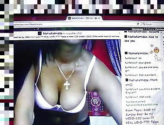 NatiaKotridze espiandola en la webcam