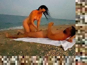 Amateur couple public fuck on a nude beach - Real outdoor sex and Pov creampie
