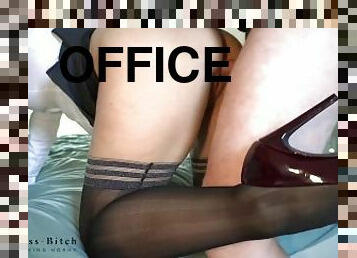 pisarna, tajnica, kremna-pita, nogavice, šef, visoke-pete