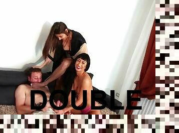 Handjob Teen Mistress Sottomette Schiavo Con L'aiuto Della Sua Insegnante Double Domination ITALIANO