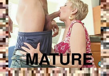 mature, ejaculation-sur-le-corps, énorme-bite, fellation-profonde, sur-le-visage, blonde