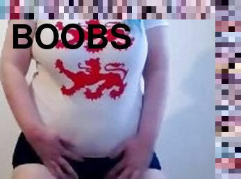 It's cumming home! Sexy England fan poseing & big boob flashing (bbw, altgirl, blue hair, big boobs)