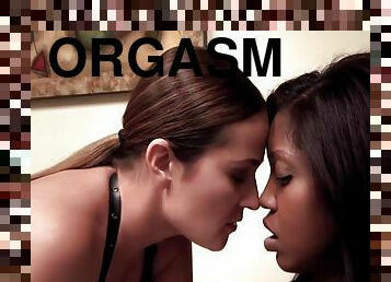 orgasm, negresa, lesbiana, ciorapi, american, bruneta