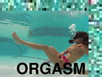 Hot Underwater Orgasm From Nora Shamndora With Dildo