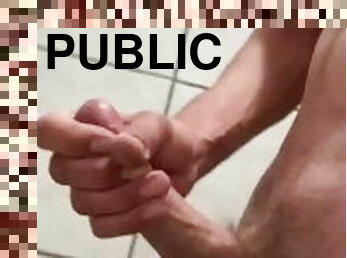 baignade, masturbation, public, ejaculation-sur-le-corps, énorme-bite, gay, secousses, ejaculation, douche, solo