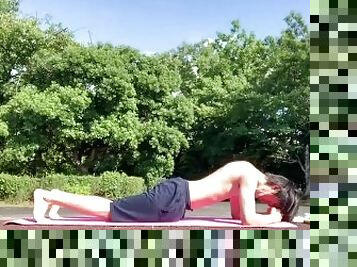 A Japanese idol who masturbates with a mattress in the Tokyo park!?Techno break??Black out!!?