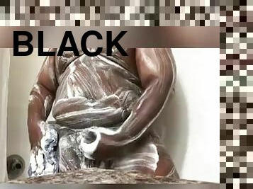 baignade, amateur, ejaculation-sur-le-corps, énorme-bite, gay, black, joufflue, douche, solo, ours