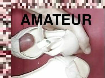 amateur, ejaculation-sur-le-corps, ados, pieds, point-de-vue, ejaculation, solo, branlette-avec-les-pieds, bite