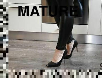 vieux, amateur, mature, milf, maman, pieds, mère, plus-agée, solo, talons-hauts