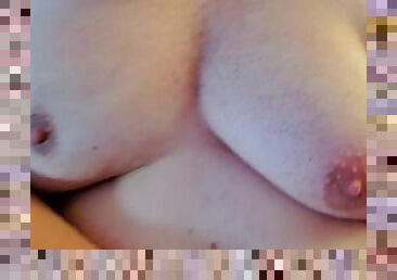 gros-nichons, grosse, mamelons, amateur, gay, massage, belle-femme-ronde, joufflue, seins, fétiche