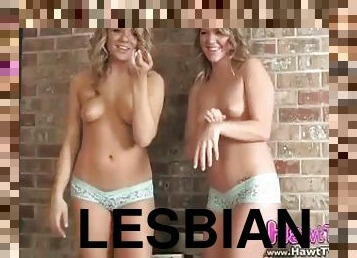 lesbo-lesbian, teini, pikkuhousut, blondi, söpö, tanssiminen, pikkuinen, fetissi, pikkurintainen, kiusaaminen