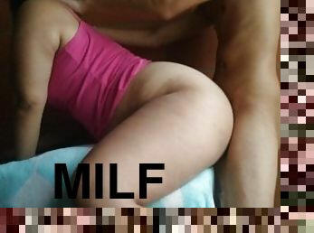 Follo el coño apretado y mojado a la culona sirvienta milf latina