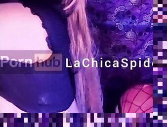 ElAdmi se calienta y se coge a LaChicaSpider