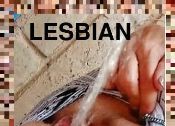 ulkotiloissa, pissaaminen, julkinen, pillu-pussy, ruikkiminen, amatööri, lesbo-lesbian, soolo