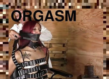 orgasm, lesbiana, milf, jucarie, bdsm, fetish, latex, bruneta, femdom, tatuaj