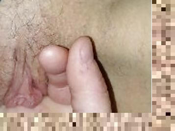 con-el-puño, pezones, orgasmo, coño-pussy, squirting, amateur, madurita-caliente, mamá, con-los-dedos, primera-persona