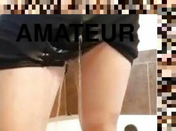 pisser, amateur, compilation, sale, coquine, fétiche, solo, tabou, humide