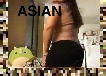 Asian Girl Twerking To Reggaton