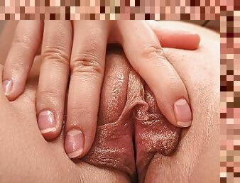 TEASING YOU WITH MY SHAVED MEATY PUSSY!????