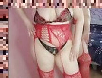 Evita Camila se masturba desnuda y se mete los dedos en su rica vagina