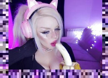 GAMER GIRLS LOVE BANANAS