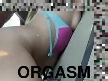 tetas-grandes, enorme, orgasmo, público, amateur, interracial, madurita-caliente, culo-sexy, coche, asiento-de-atrás