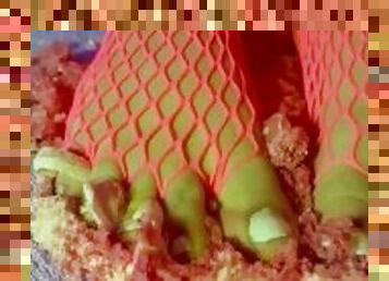 Toes in an ass crushed cake