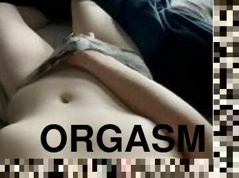 payudara-besar, clitoris-bagian-atas-vagina-paling-sensitif, mastubasi, puting-payudara, orgasme, isteri, amatir, sayang, berambut-merah, celana-dalam-wanita