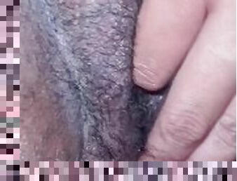 peluda, masturbación, coño-pussy, amateur, negra-ebony, madurita-caliente, mamá, paja, con-los-dedos, follando-fucking