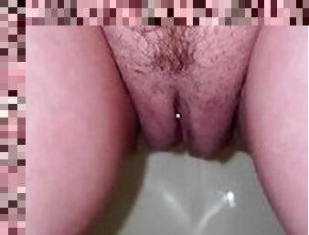 clitoris, pisandu-se, pasarica, nevasta, milf, pirsing