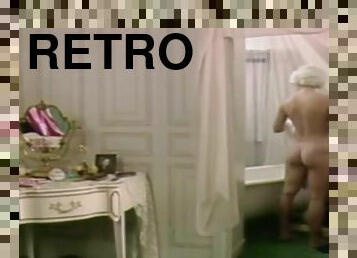 Fancy retro lady experiences classic dirty hardcore fuck in vintage bedroom