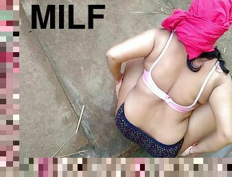 Dei Milf Bhabhi Caught Flashing Big Ass In Backyard To Neighbor