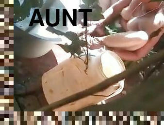 Desi Aunty Outdoor Bathing Video