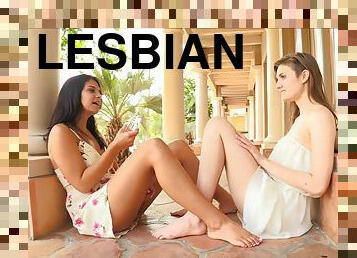 nudisti, ruikkiminen, anaali, lesbo-lesbian, lelu, sormettaminen, soolo