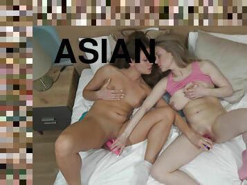 asia, payudara-besar, vagina-pussy, lesbian-lesbian, mainan, permainan-jari, celana-dalam-wanita, berciuman, berambut-pirang, manis