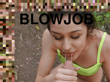 Catalina Ossa gives blowjob in the park